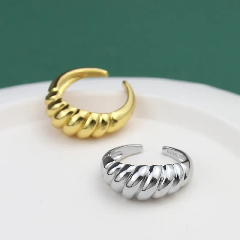 Croissant Gold Ring - Picture 4 of 4